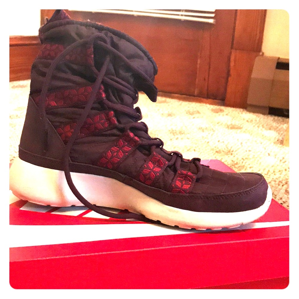 Nike Winter Boots Women’s Size 8